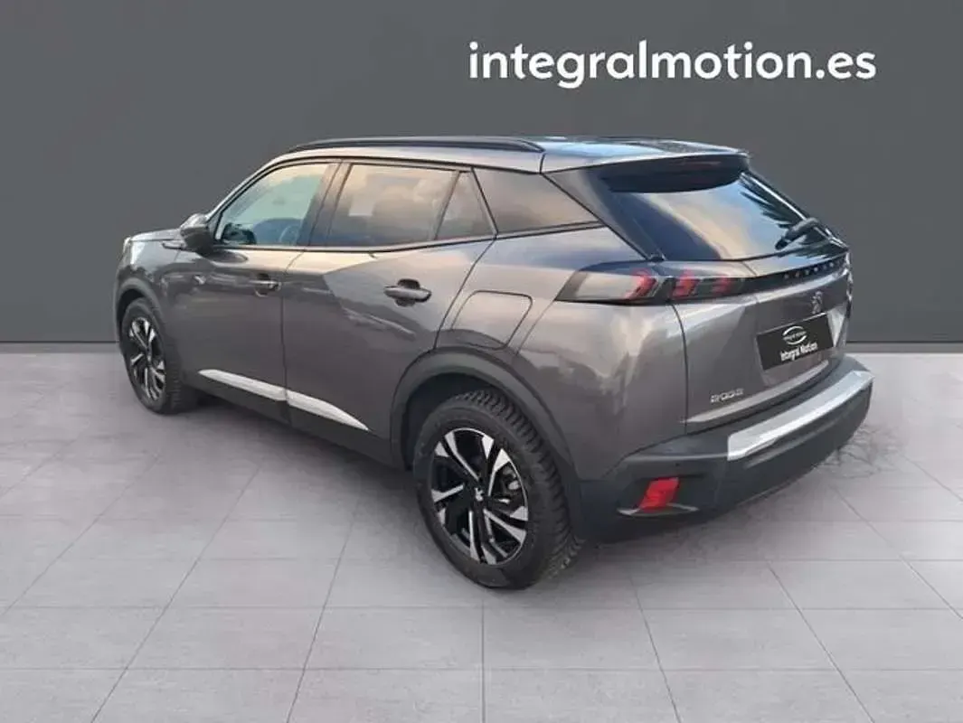 Usado Peugeot 2008 Allure 110 CV (80 kW) 2021 Gris SUV