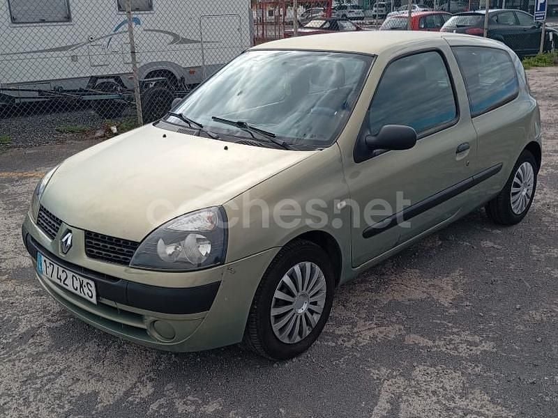 Verde Usado 2004 Renault Clio II Berlina | 1499 € (Buen precio) - Imagen 1/4