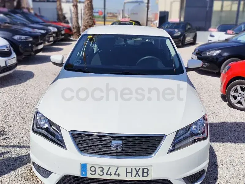 Usado Seat Toledo Reference 105 CV (77 kW) 2014 Blanco Utilitario