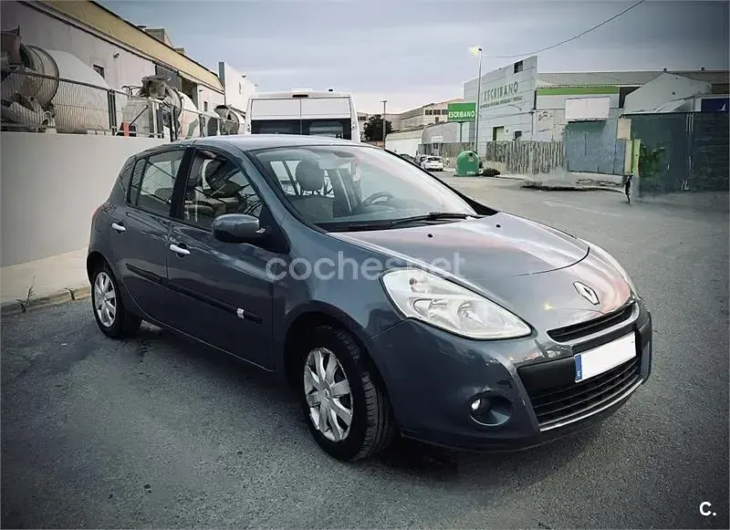 Usado Renault Clio II Expression 70 CV (51 kW) 2010 Gris / plata Berlina