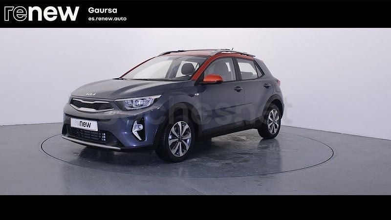 Usado Kia Stonic 100 CV (73 kW) 2021 Gris / plata SUV
