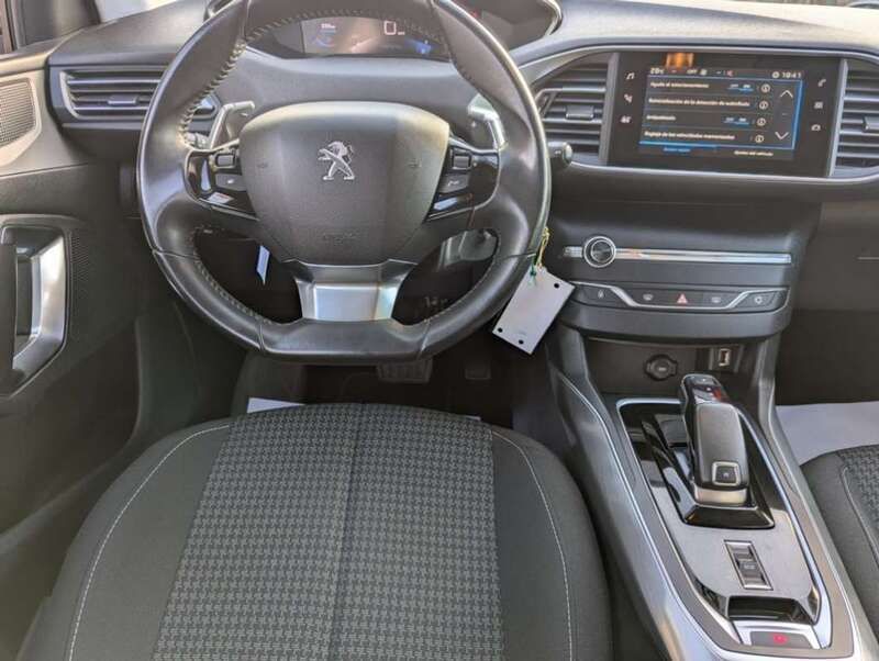 Blanco Usado 2021 Peugeot 308 Allure Utilitario | 13.950 € (Precio justo) - Imagen 1/4