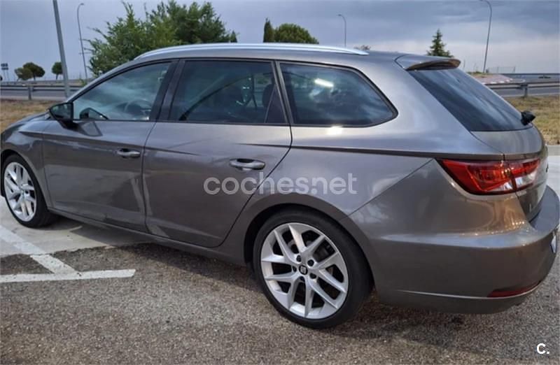 Usado Seat Leon ST FR 150 CV (110 kW) 2016 Gris / plata Familiar