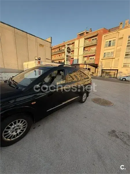 Usado SsangYong Rodius Limited 165 CV (121 kW) 2006 Negro Monovolumen
