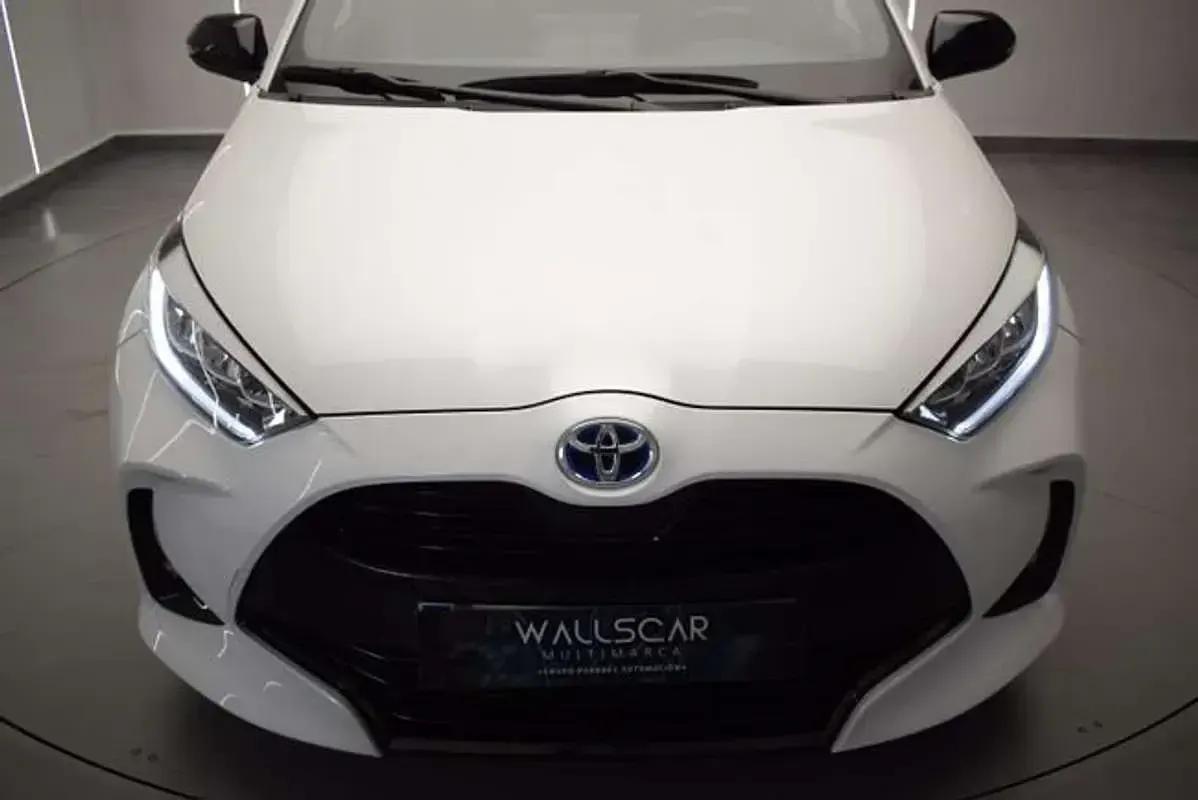 Usado Toyota Yaris Hybrid Style 116 CV (85 kW) 2022 Blanco Berlina