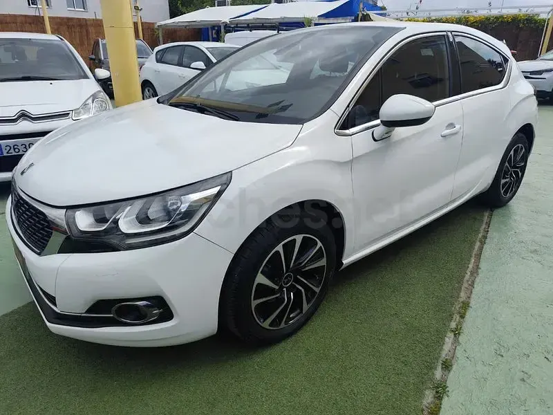 Usado DS Automobiles DS4 Design 131 CV (96 kW) 2015 Blanco Berlina