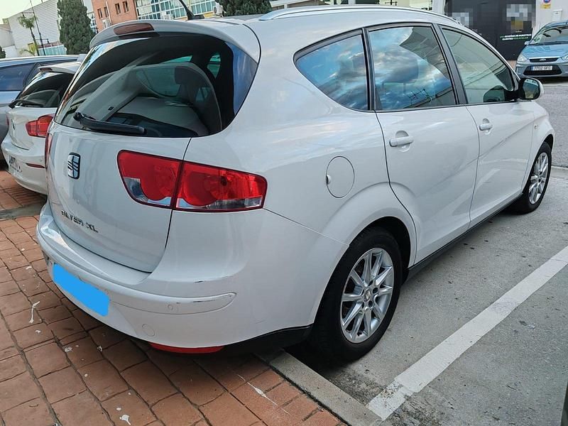 Usado Seat Altea XL 105 CV (77 kW) 2011 Blanco Monovolumen