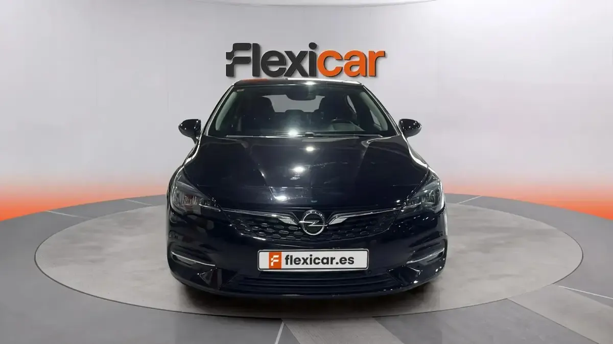 Usado Opel Astra Business 122 CV (89 kW) 2021 Negro Familiar