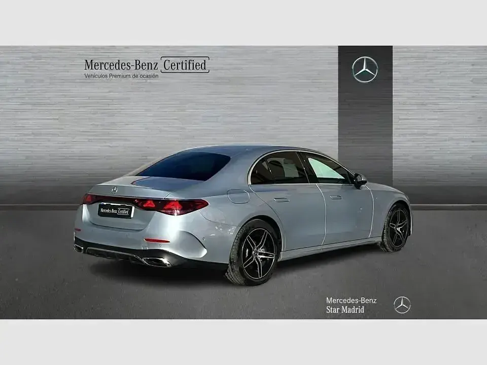 Käytetty Mercedes E220 AMG line 197 HP (144 kW) 2025 Harmaa Sedan