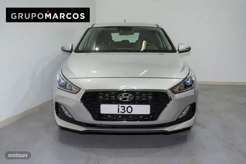 Usado Hyundai i30 120 CV (88 kW) 2020 Plateado
