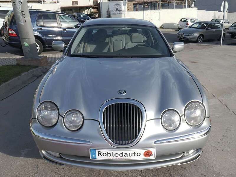 Usado Jaguar S-Type S 240 CV (176 kW) 1999 Gris / plateado Berlina