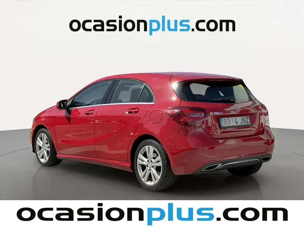 Usado Mercedes A180 Style 109 CV (80 kW) 2016 Rojo Utilitario