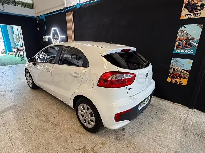 Usado Kia Rio 84 CV (61 kW) 2016 Blanco Utilitario
