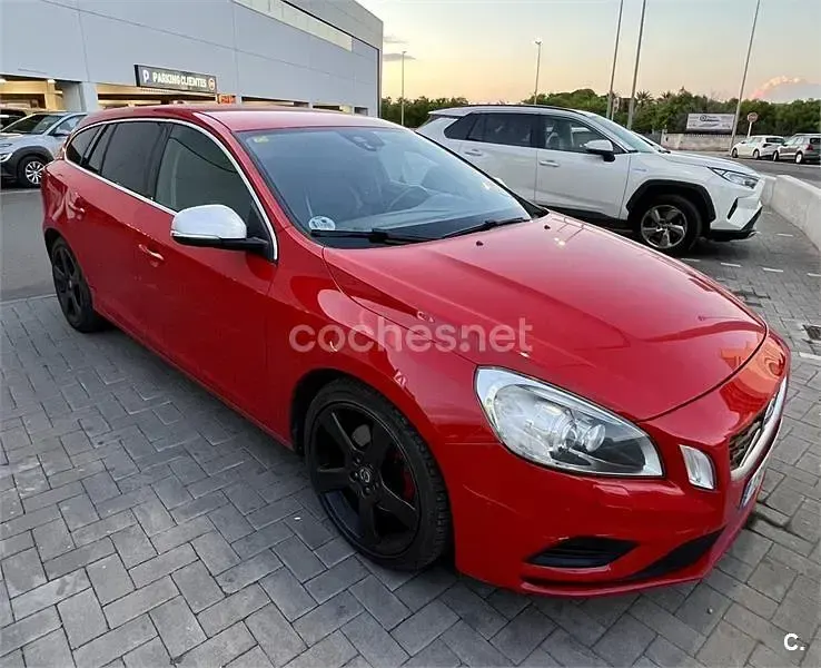 Usado Volvo V60 R-Design 163 CV (119 kW) 2012 Rojo Familiar