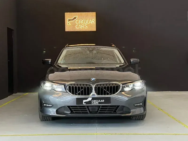 Usado BMW 320 Comfort Edition 190 CV (139 kW) 2021 Gris / plata Familiar