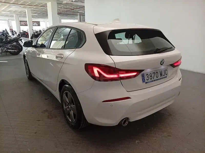 Usado BMW 116 116 CV (85 kW) 2023 Blanco Utilitario