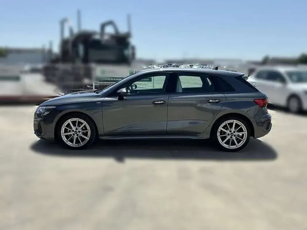 Usado Audi A3 Sportback S-Line 150 CV (110 kW) 2022 Gris Utilitario
