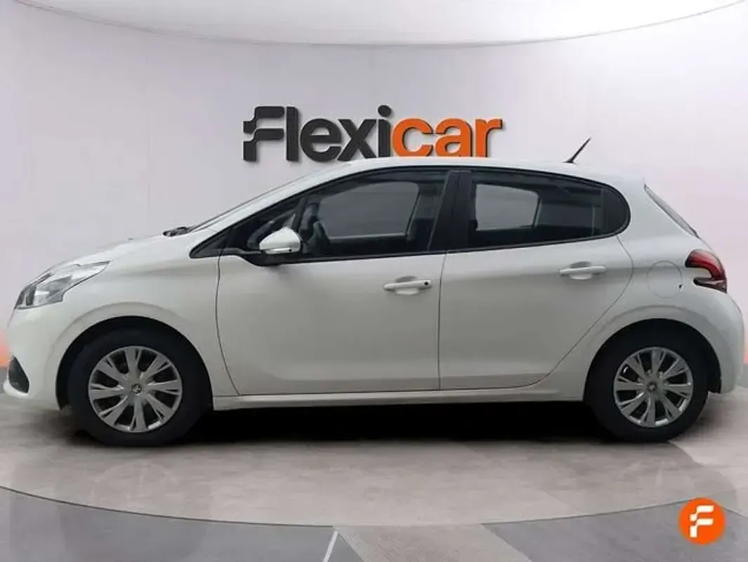 Usado Peugeot 208 Active 82 CV (60 kW) 2018 Blanco Utilitario