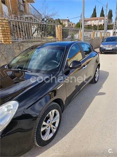 Usado Alfa Romeo Giulietta Progression 105 CV (77 kW) 2011 Negro Utilitario