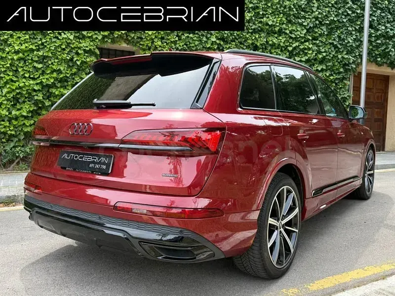 Usado Audi Q7 Ambiente 286 CV (210 kW) 2022 Granate SUV