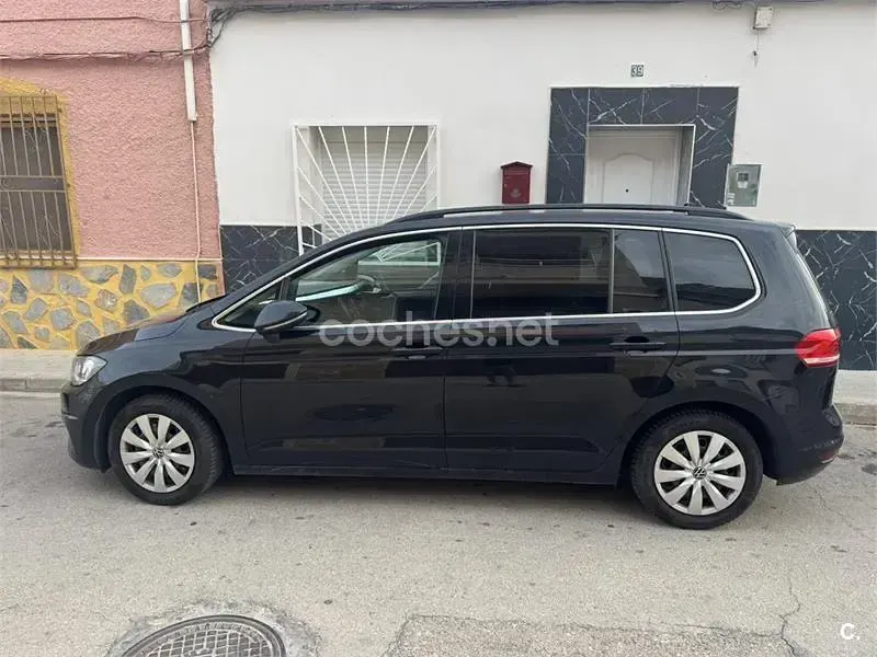 Usado VW Touran Advance 150 CV (110 kW) 2018 Negro Monovolumen