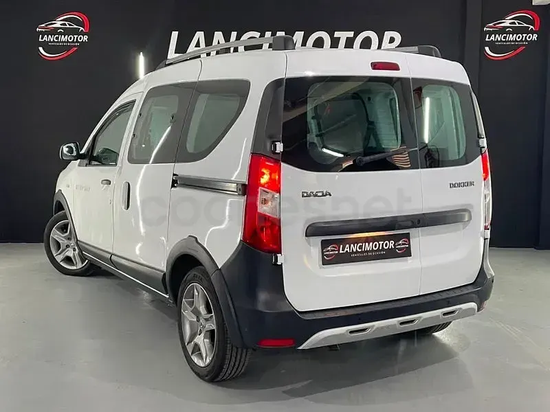 Usado Dacia Dokker Essentiel 102 CV (75 kW) 2020 Blanco Monovolumen
