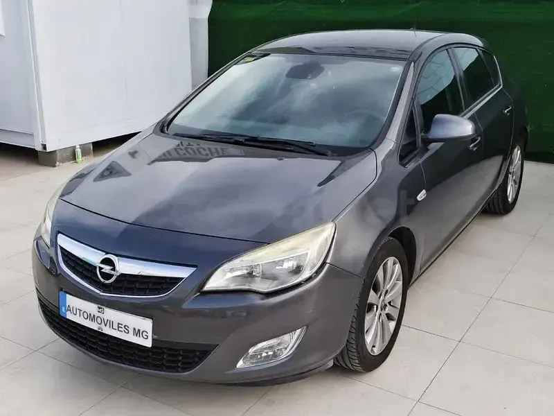 Usado Opel Astra Sport 110 CV (80 kW) 2010 Gris / plata Berlina