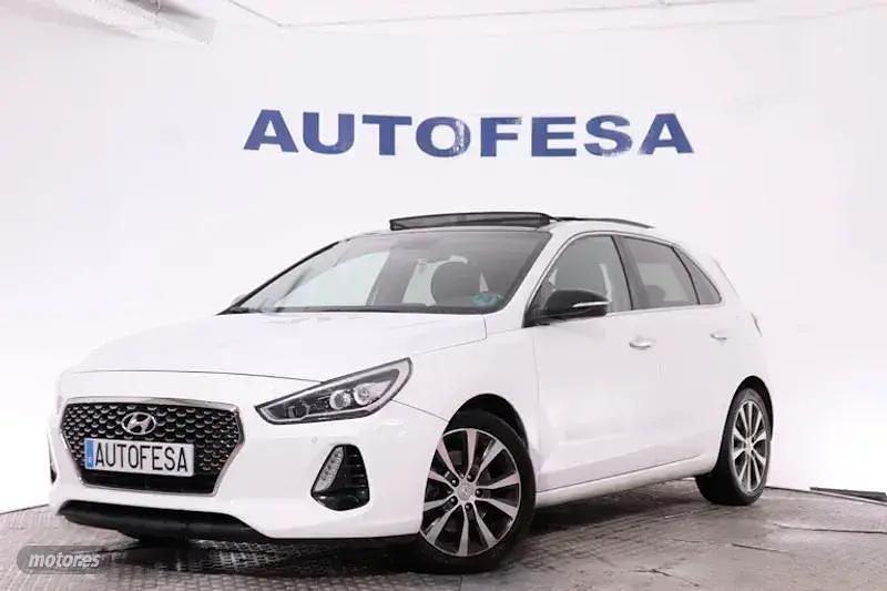 Blanco Usado 2017 Hyundai i30 Berlina | 13.850 € (Precio justo) - Imagen 1/4