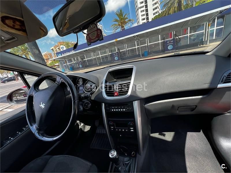 Usado Peugeot 207 Premium 90 CV (66 kW) 2007 Rojo Berlina