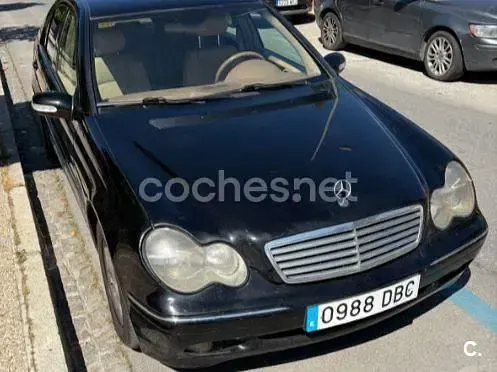 Usado Mercedes C220 Elegance 125 CV (91 kW) 2004 Negro Berlina