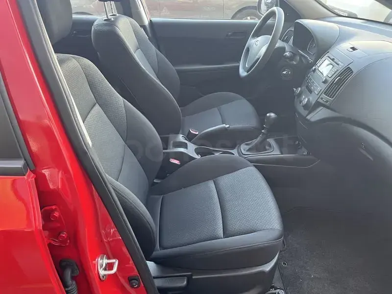 Usado Hyundai i30 Classic 109 CV (80 kW) 2008 Rojo Berlina