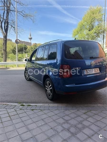 Usado VW Touran Highline 140 CV (102 kW) 2008 Azul Monovolumen