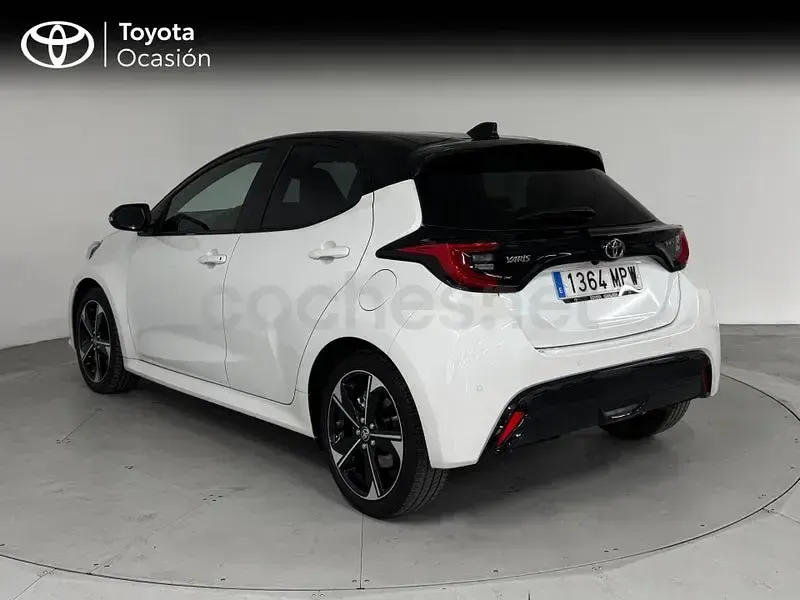 Occasion Toyota Yaris Hybrid Edition 131 PK (96 kW) 2024 Wit Sedan