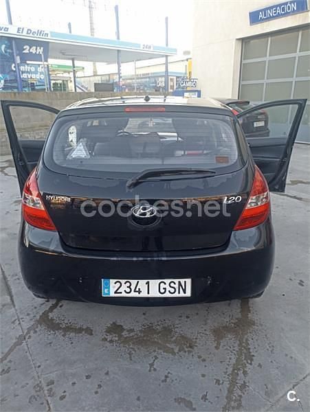 Usado Hyundai i20 Comfort 90 CV (66 kW) 2009 Negro Utilitario