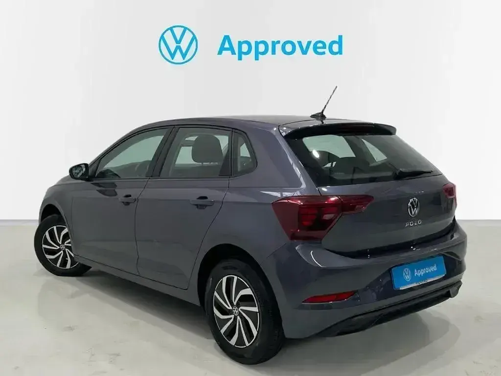 Usado VW Polo Life 95 CV (69 kW) 2023 Gris Utilitario