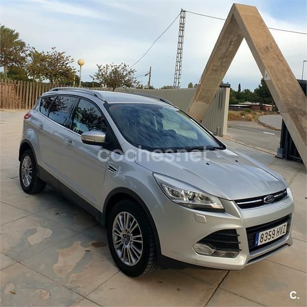 Usado Ford Kuga Titanium 150 CV (110 kW) 2014 Gris / plata SUV