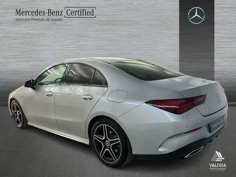 Usado Mercedes CLA220 190 CV (139 kW) 2025 Gris / plata Berlina