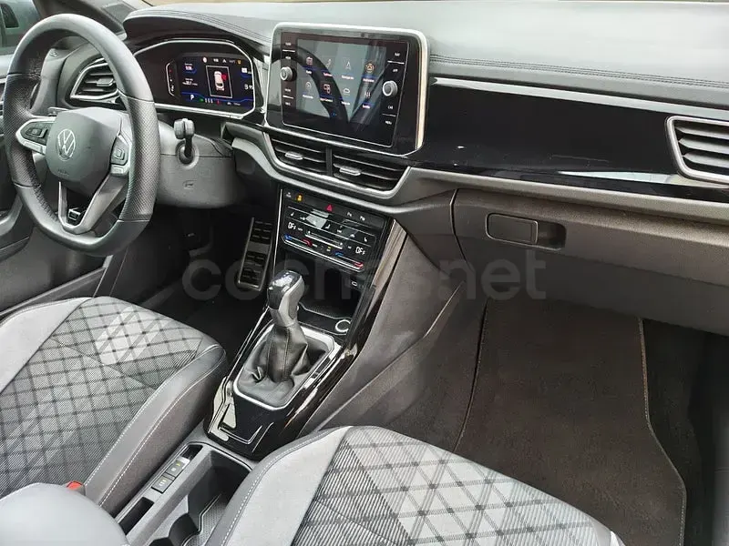 Usado VW T-Roc R-line 150 CV (110 kW) 2025 Gris / plata SUV