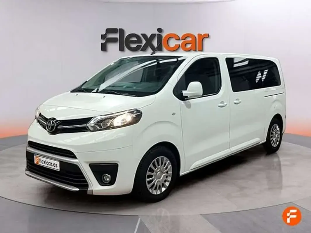 Usado Toyota Proace Advance 120 CV (88 kW) 2022 Blanco Monovolumen
