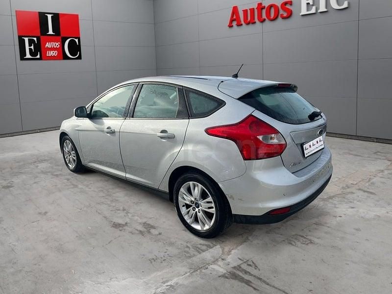 Usado Ford Focus 125 CV (91 kW) 2013 Gris / plata Berlina