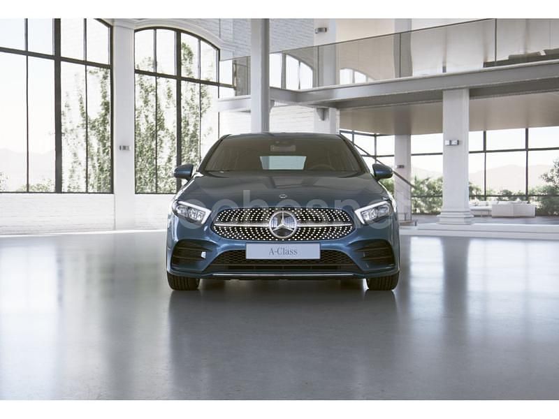 Usado Mercedes A180 AMG line 116 CV (85 kW) 2022 Denim blue  metallic paint Berlina