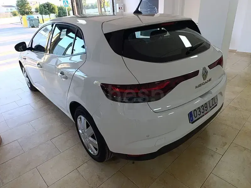 Begagnad Renault Mégane II Intens 115 HK (84 kW) 2022 Vit Sedan