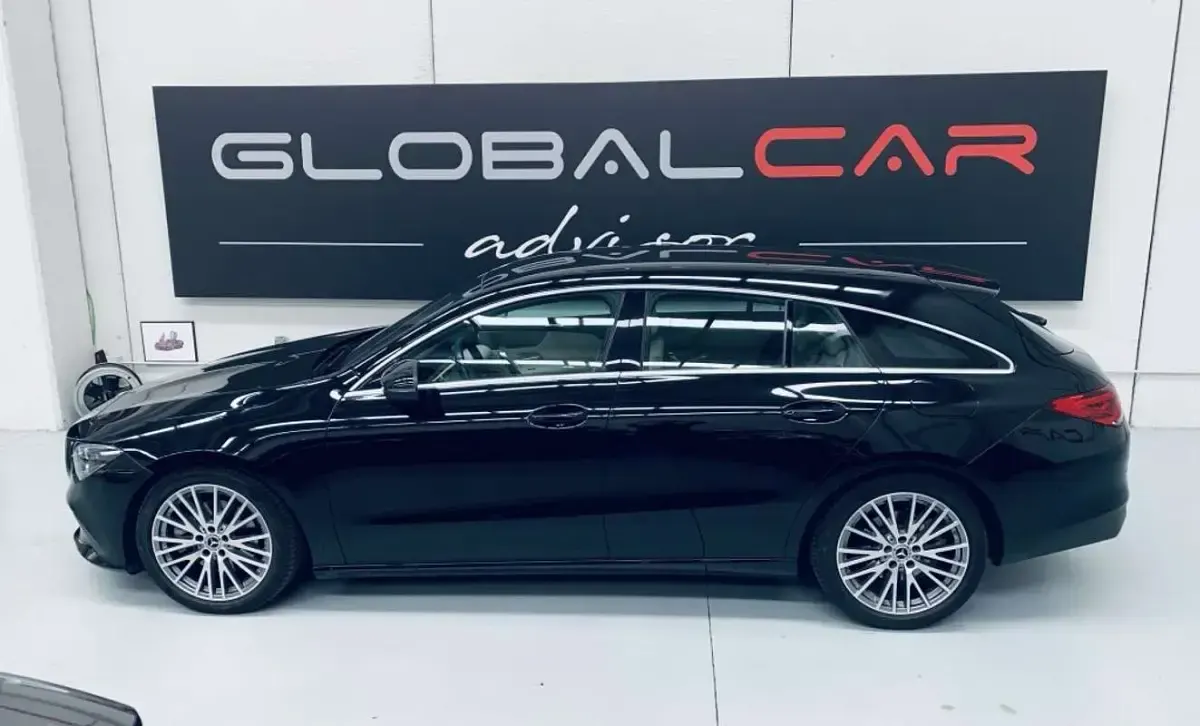 Usado Mercedes CLA220 Shooting Brake 190 CV (139 kW) 2022 Negro Familiar
