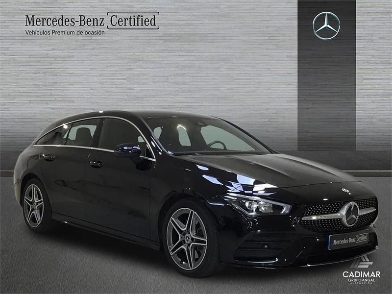 Usado Mercedes CLA200 Shooting Brake AMG line 150 CV (110 kW) 2023 Negro Familiar