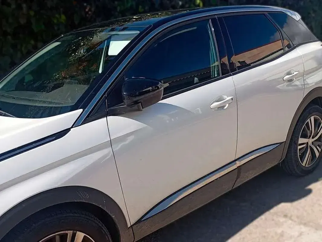 Usado Peugeot 3008 Allure 131 CV (96 kW) 2022 Blanco SUV