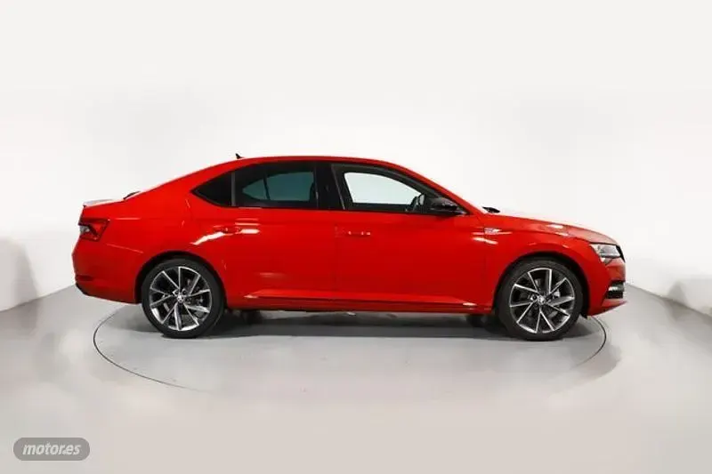 Usado Skoda Superb SportLine 218 CV (160 kW) 2024 Rojo Berlina