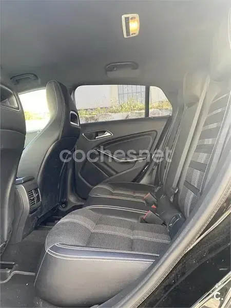 Usado Mercedes CLA200 Shooting Brake 136 CV (100 kW) 2019 Negro Familiar