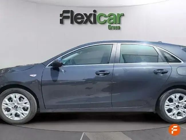 Usado Kia Ceed 136 CV (100 kW) 2023 Gris Utilitario