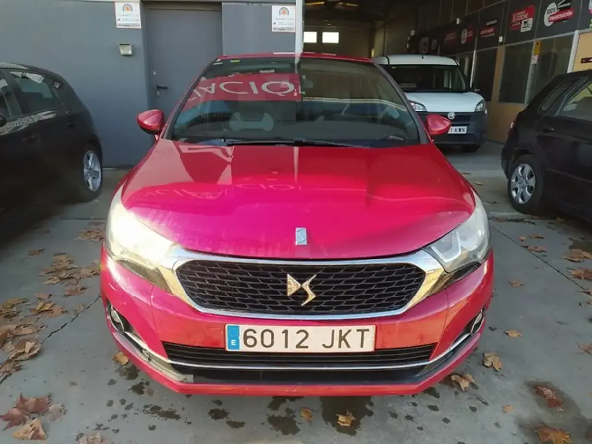 Usado DS Automobiles DS4 Style 120 CV (88 kW) 2016 Rojo Berlina