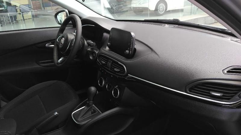 Usado Fiat Tipo City Life 130 CV (95 kW) 2022 Gris claro Utilitario